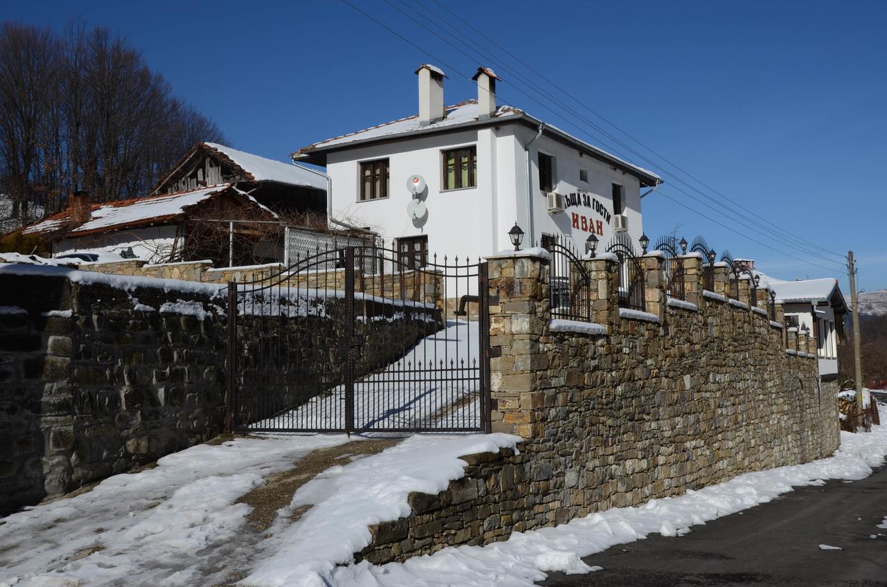 Guest House Ivan Cherni Osum Buitenkant foto