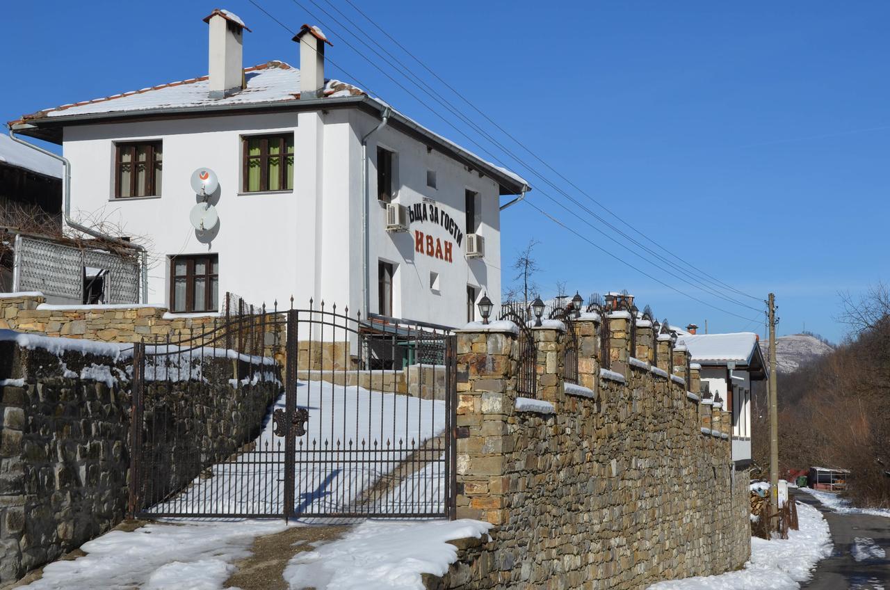Guest House Ivan Cherni Osum Buitenkant foto