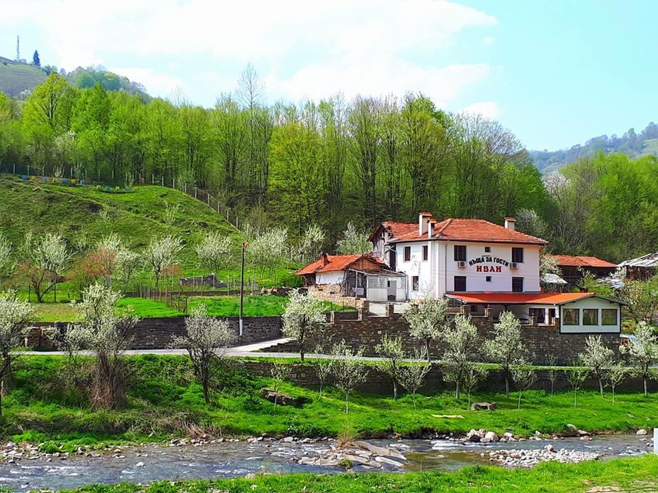 Guest House Ivan Cherni Osum Buitenkant foto